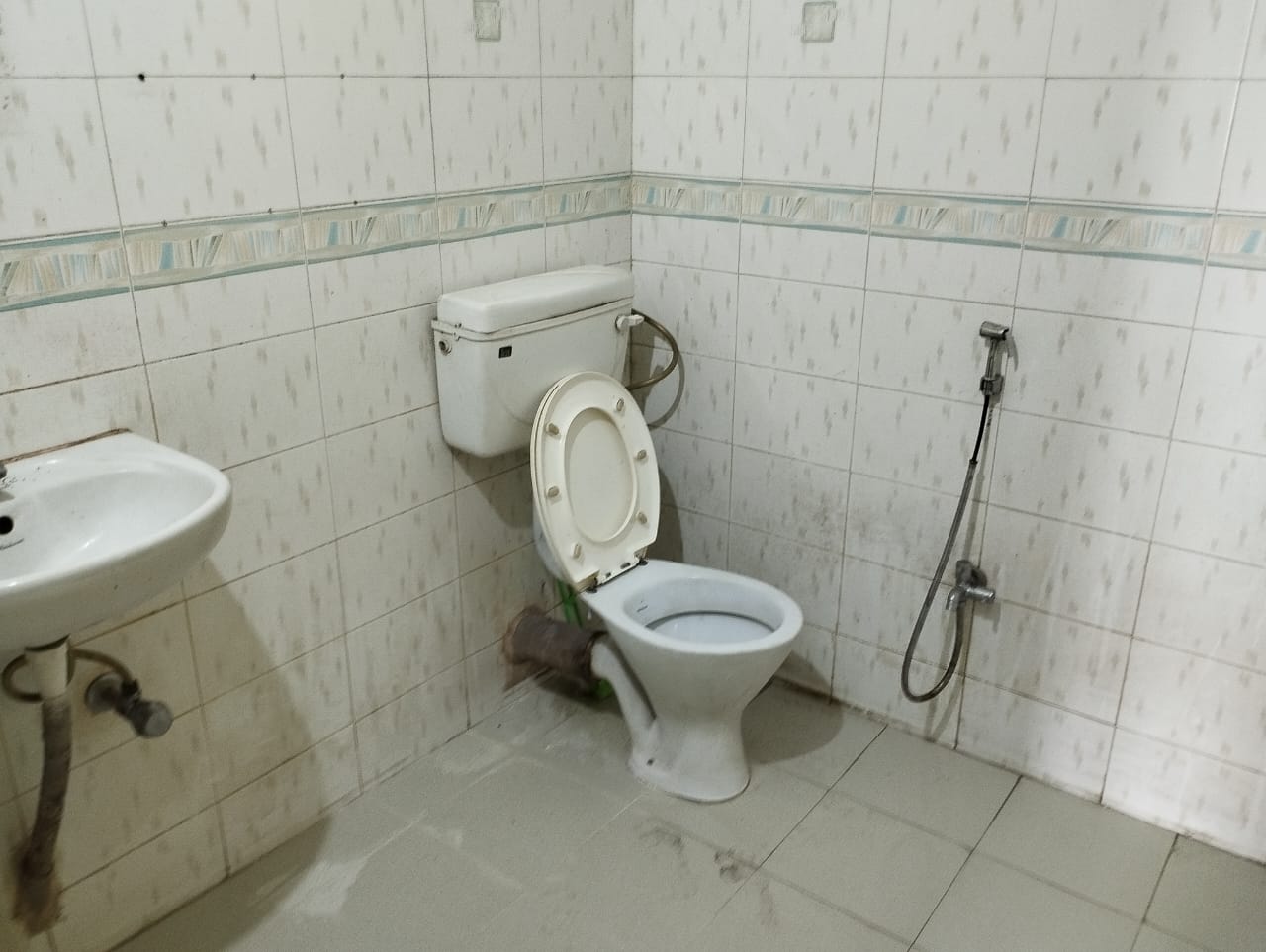 Unfurnished 3bhk in Karbi Path, Sahib Tila, Guwahati, Assam, India for Rent